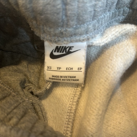 Men’s Gray Nike Sweatpants - Picture 3 of 4